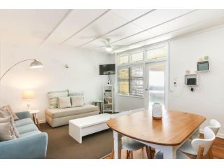 1Bedroom Funky Beach Apartment Steps To The Beach Apartment, Gold Coast - 3