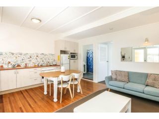1Bedroom Funky Beach Apartment Steps To The Beach Apartment, Gold Coast - 1