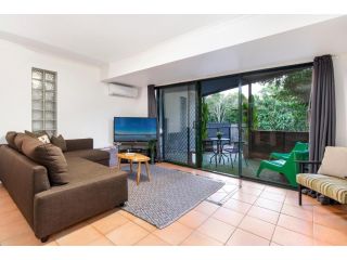 Funky, Central Studio Apartment, Noosa Heads - 4