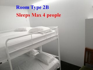 City Furnished Private room with sky light ventilation, air conditioning, internet Campsite, Townsville - 5