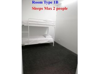 City Furnished Private room with sky light ventilation, air conditioning, internet Campsite, Townsville - 3