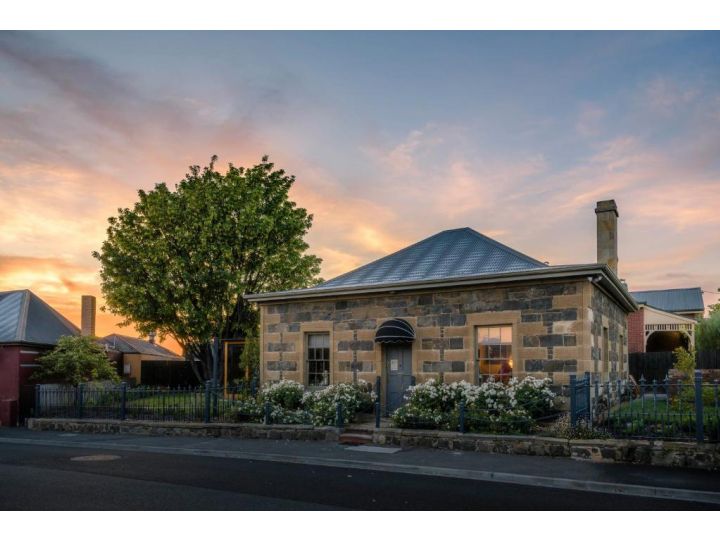 Fusilier Cottage: luxury boutique accommodation in Battery Point Villa, Hobart - imaginea 1