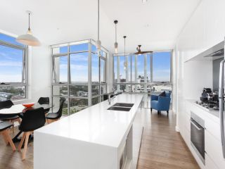 As the Sun Sets - Modern and Spacious 2BR Zetland Apartment Facing the Setting Sun Apartment, Sydney - 4