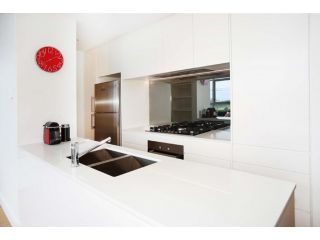Gadigal Groove - Modern and Bright 3BR Executive Apartment in Zetland with Views Apartment, Sydney - 3