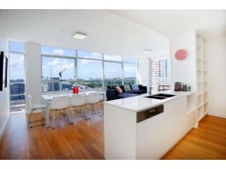 Gadigal Groove - Modern and Bright 3BR Executive Apartment in Zetland with Views Apartment, Sydney - 4