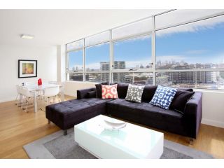 Gadigal Groove - Modern and Bright 3BR Executive Apartment in Zetland with Views Apartment, Sydney - 2