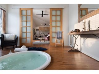Gables Bend Spa Villa Guest house, Daylesford - 3