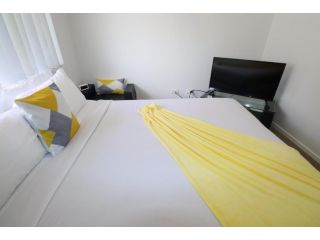 BLK Stays Guest House Deluxe Unit One Side Guest house, Queensland - 1
