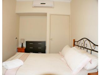 Geraldton Luxury Retreat 2 with free Netflix Guest house, Geraldton - 3