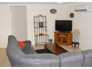 Geraldton Luxury Vacation Home with free Netflix Guest house, Geraldton - 4