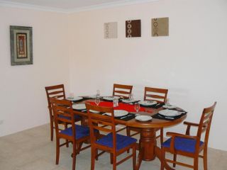 Geraldton Luxury Vacation Home with free Netflix Guest house, Geraldton - 3