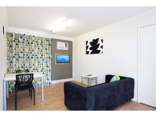 Geraldton's Ocean West Holiday Units & Short Stay Accommodation Aparthotel, Geraldton - 2