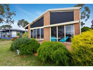 Getaway - waterfront island living Guest house, Paynesville - 3