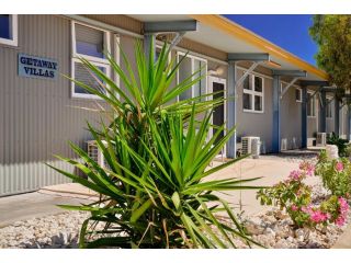 Getaway Villas Unit 38-12 - 1 Bedroom Self-Contained Accommodation Villa, Exmouth - 2