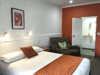 Gin Gin Village Motor Inn Motel Hotel, Queensland - 1