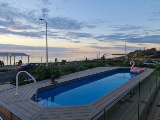 Glenelg Beach House With Private Beachfront Pool Guest house, Glenelg - 1