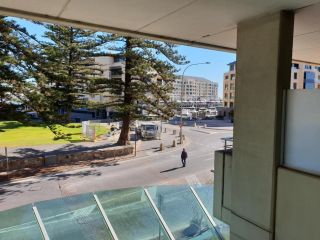 Glenelg Getaway 3 bedroom apartment when correct number of guests are booked Apartment, Glenelg - 4