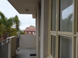 Glenelg Holiday Apartments - Corfu Apartment, Adelaide - 5