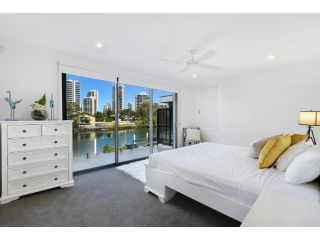 Gold Coast Private Villas - Waterfront Villas, Paradise Island Apartment, Gold Coast - 3