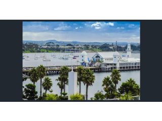 Waterfront (Yarra St) by Gold Star Stays Apartment, Geelong - 1
