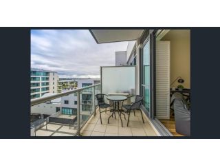 Waterfront (Yarra St) by Gold Star Stays Apartment, Geelong - 4