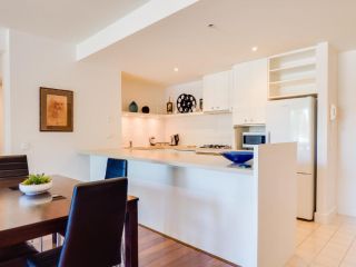 Waterfront (Yarra St) by Gold Star Stays Apartment, Geelong - 3