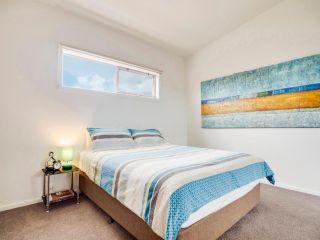 McKillop Geelong by Gold Star Stays Apartment, Geelong - 3