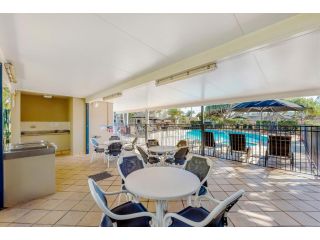 Golden Riviera Absolute Beachfront Resort Hotel, Gold Coast - 3