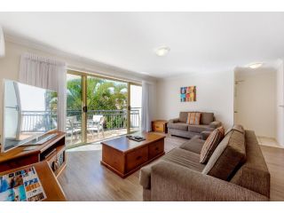 Golden Riviera Absolute Beachfront Resort Hotel, Gold Coast - 1