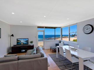 Golden Sands 1 - Absolute Beachfront Apartment, Blue Bay - 1