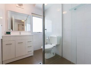 Golden Sands Beach Apartment Apartment, Perth - 3