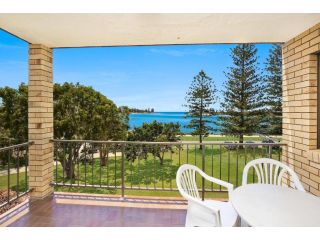 Golden Shores U8, 21 Landsborough Parade Apartment, Caloundra - 2