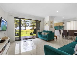 Golden Shores Unit 1, 21 Landsborough Parade Apartment, Caloundra - 5