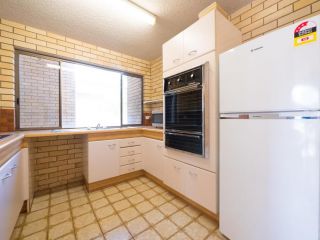 Golden Shores Unit 3, 21 Landsborough Parade Apartment, Caloundra - 3