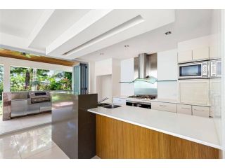 4 bedroom 4 bathrooms with a pool Guest house, Gold Coast - 5