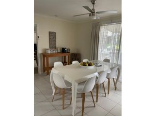 Goolwa Wine Time on Rosemary - 3-4 bedroom shack Guest house, Goolwa South - 2
