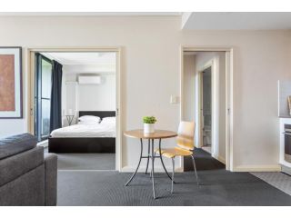 Gorgeous 1-Bed with Balcony Pool and Sauna Apartment, Sydney - 5
