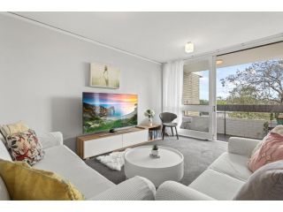 Gorgeous 2-Bed Apartment with Pristine Views Apartment, Sydney - 2