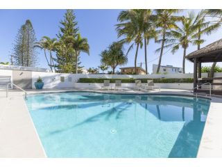 Gorgeous 2-Bed Beachside Apartment with Pool Apartment, Maroochydore - 1