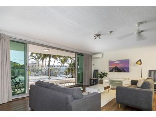 Gorgeous 2-Bed Beachside Apartment with Pool Apartment, Maroochydore - 2