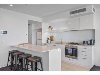 Gorgeous 2-Bed Oceanview Apartment with Pool Apartment, Gold Coast - 5