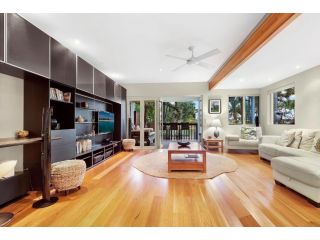 Gorgeous 3BR Noosa Property On The Water - Central Location With WIFI & Pool Guest house, Noosaville - 4