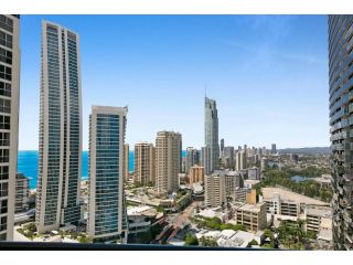 Gorgeous Chevron Renaissance Apartment Apartment, Gold Coast - 3