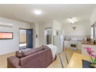 Gossan Street Units Apartment, Broken Hill - 3