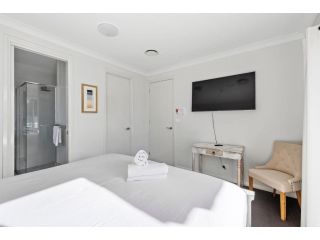 Grahlie House Iluka 1A Apartment, Narrawallee - 5