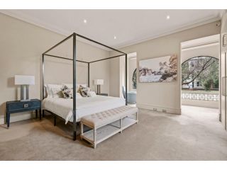 Grandeur Living Kiribilly Guest house, Sydney - 5