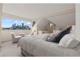 Grandeur Living Kiribilly Guest house, Sydney - 2
