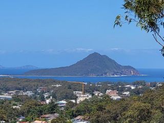 Grandview - Luxurious Entertainer with Spectacular Views Guest house, Nelson Bay - 4
