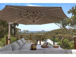 Grandview - Luxurious Entertainer with Spectacular Views Guest house, Nelson Bay - 1