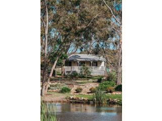 Granite Gardens Cottages & Lake Retreat Bed and breakfast, Stanthorpe - 2